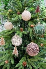 066 Novogodišnji ukrasi